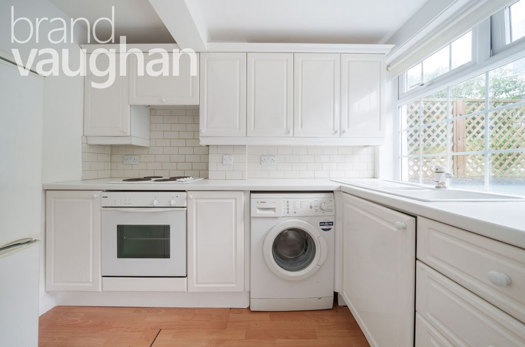 Property photo 2 of 10 Kitchen