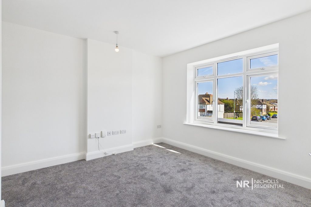 Property photo 3 of 13 Lounge