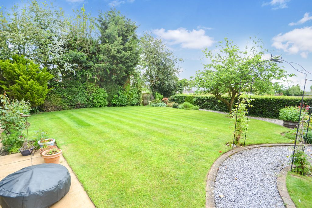 Property photo 2 of 53 Rear Garden