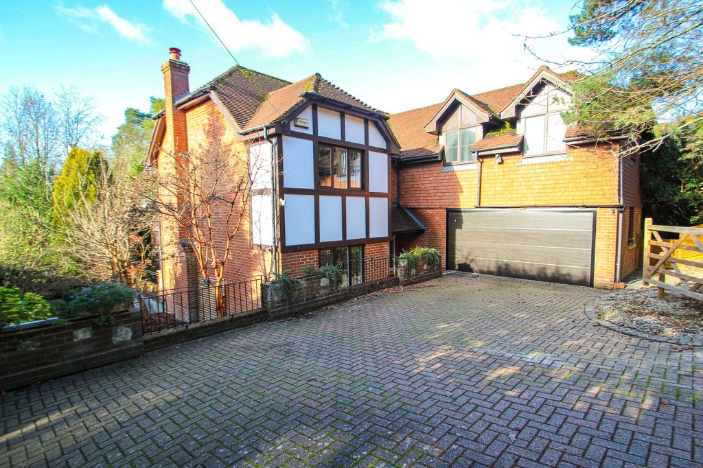 Property photo 1 of 28