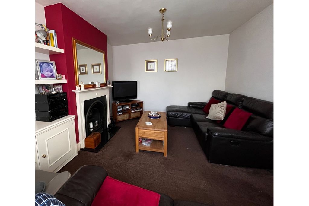 Property photo 2 of 9