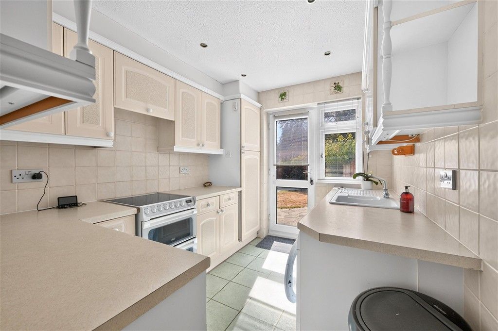 Property photo 2 of 11 Kitchen