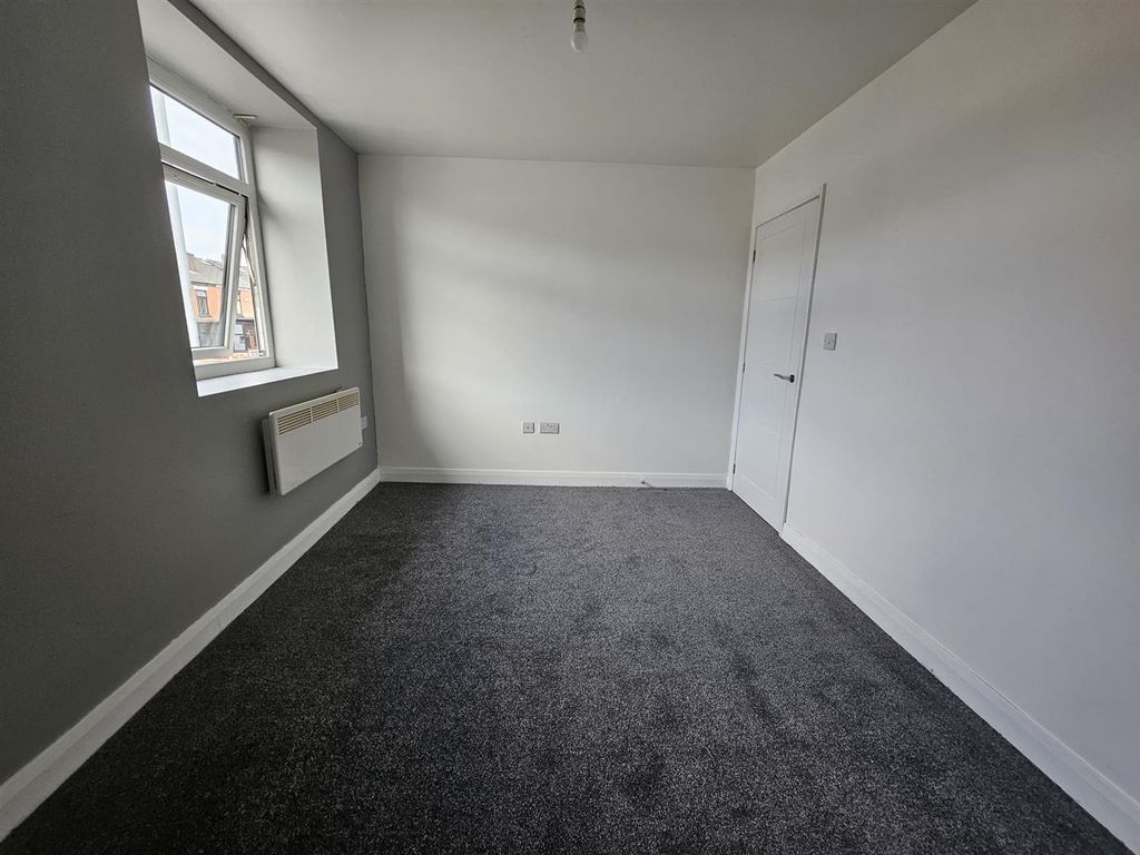 Property photo 3 of 7 64c3d168-30c4-486E-B527-Ca0F6Dda7211.Jpg