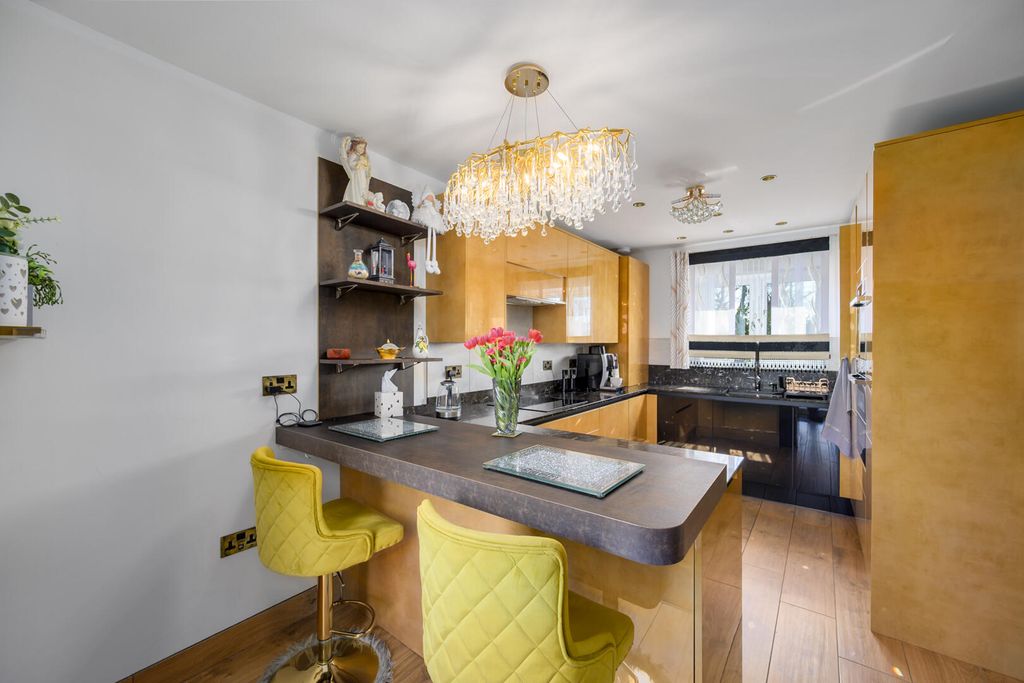 Property photo 2 of 29 Kitchen