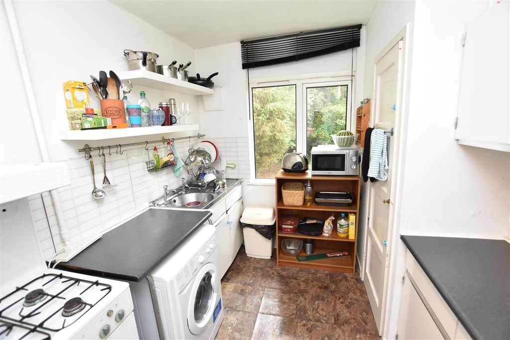 Property photo 3 of 6 Kitchen