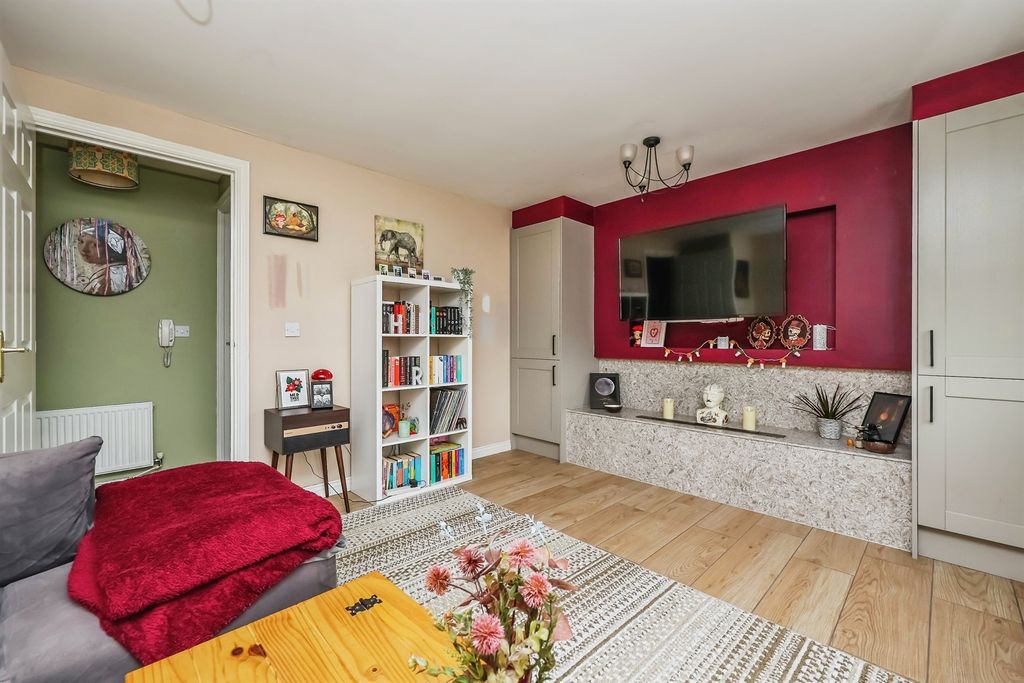 Property photo 3 of 16