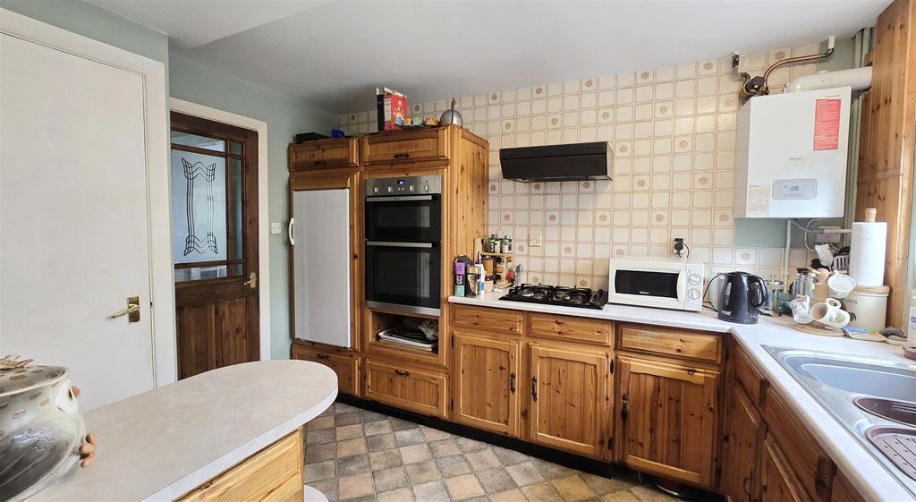 Property photo 3 of 22 Kitchen