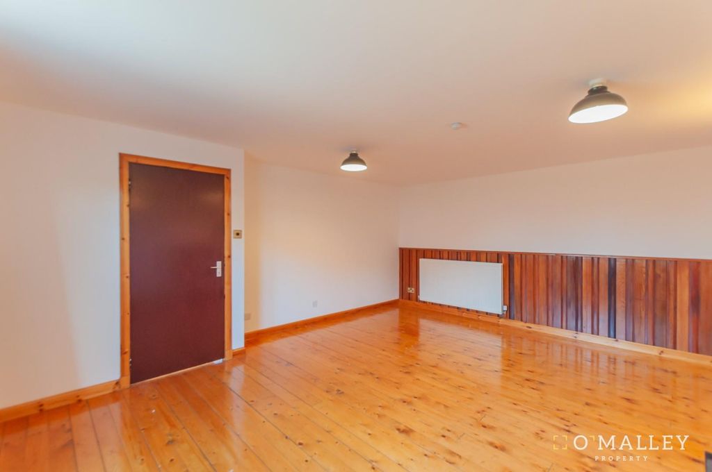 Property photo 3 of 16 Lounge (4).Jpg