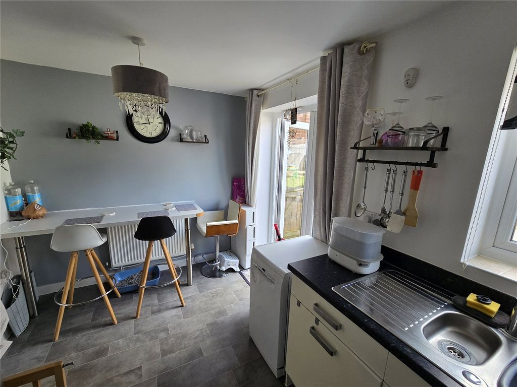 Property photo 3 of 14 Kitchen
