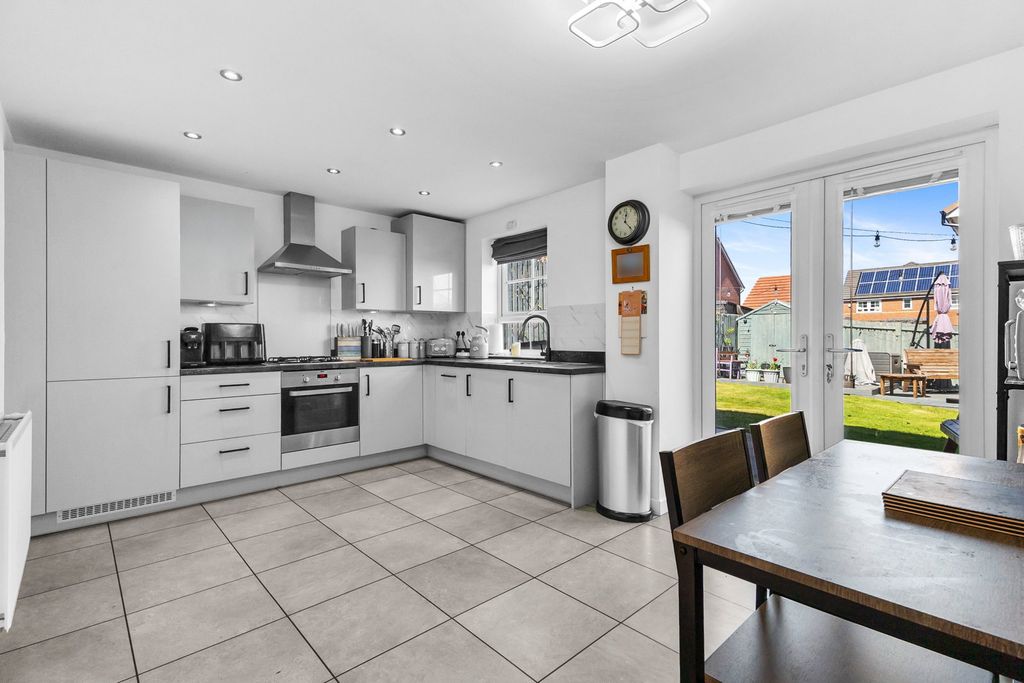 Property photo 2 of 23