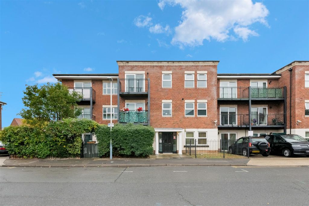Property photo 1 of 7