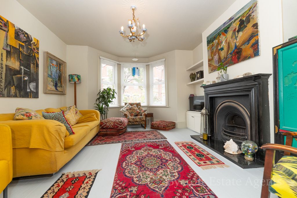 Property photo 3 of 19