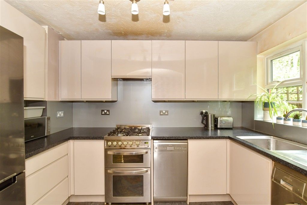 Property photo 3 of 12 Kitchen