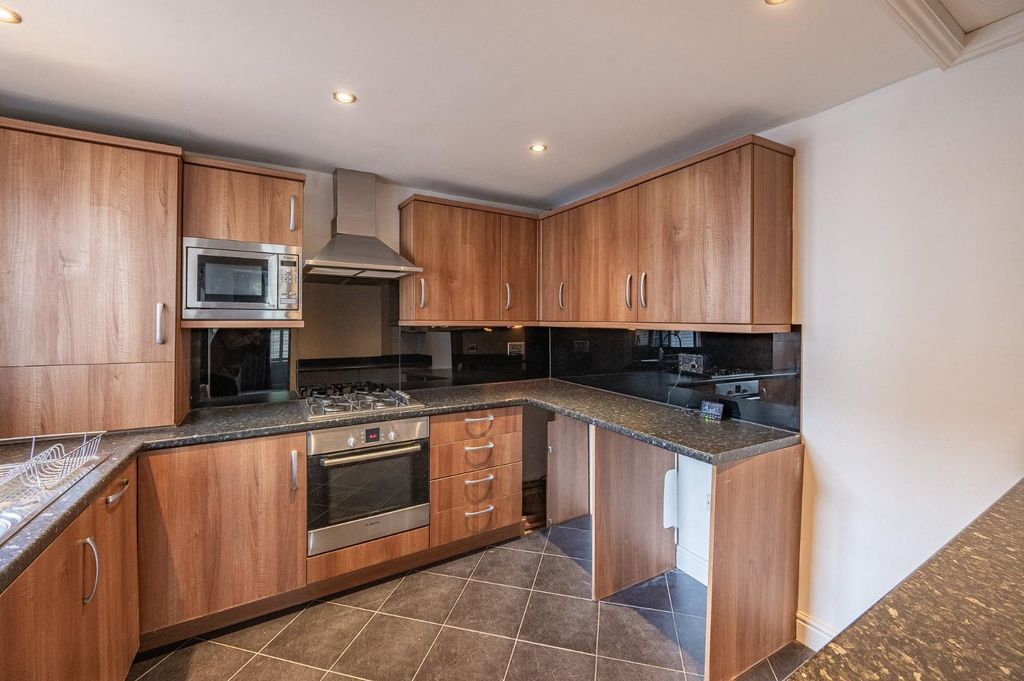 Property photo 3 of 11 Kitchen