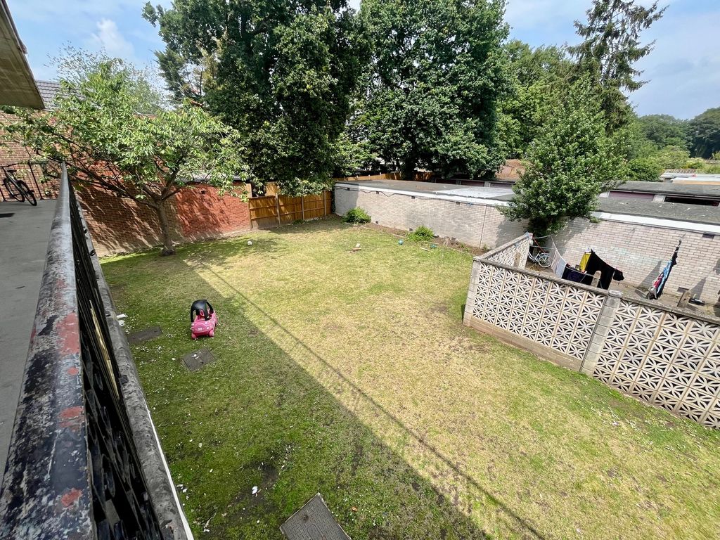 Property photo 2 of 20 Sales20