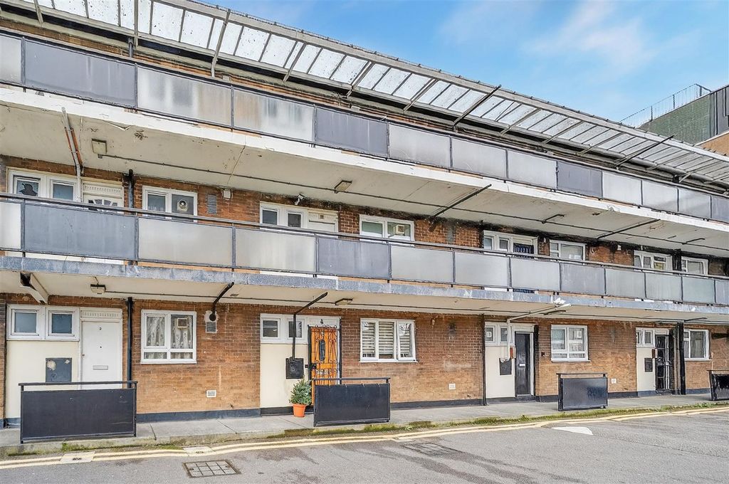 Property photo 1 of 17 Derbyshire Street