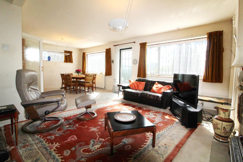 Property photo 2 of 14 Living Room E.Jpg