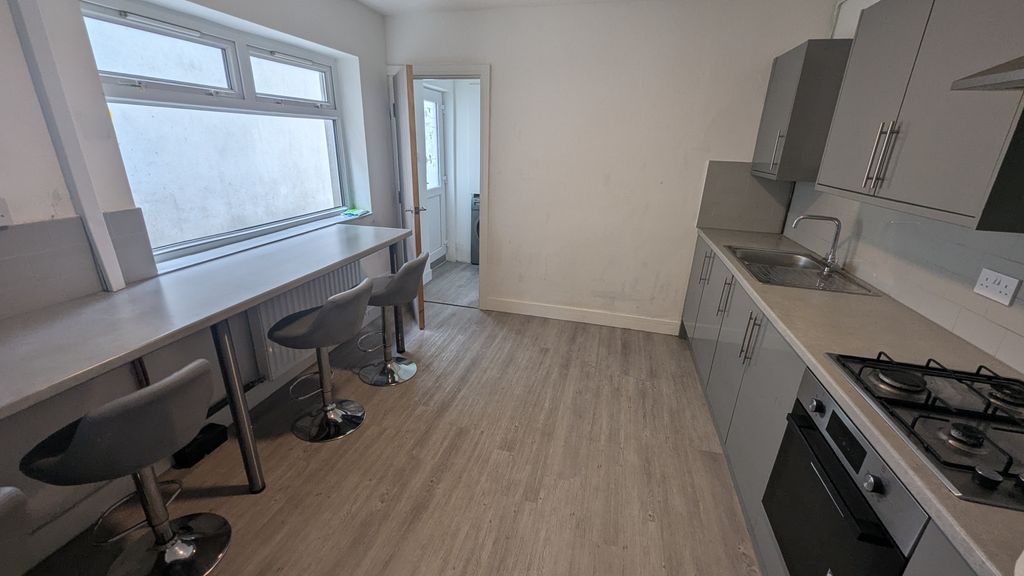 Property photo 3 of 18 Image