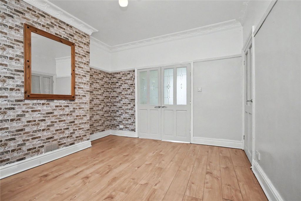 Property photo 2 of 16 Picture No. 11