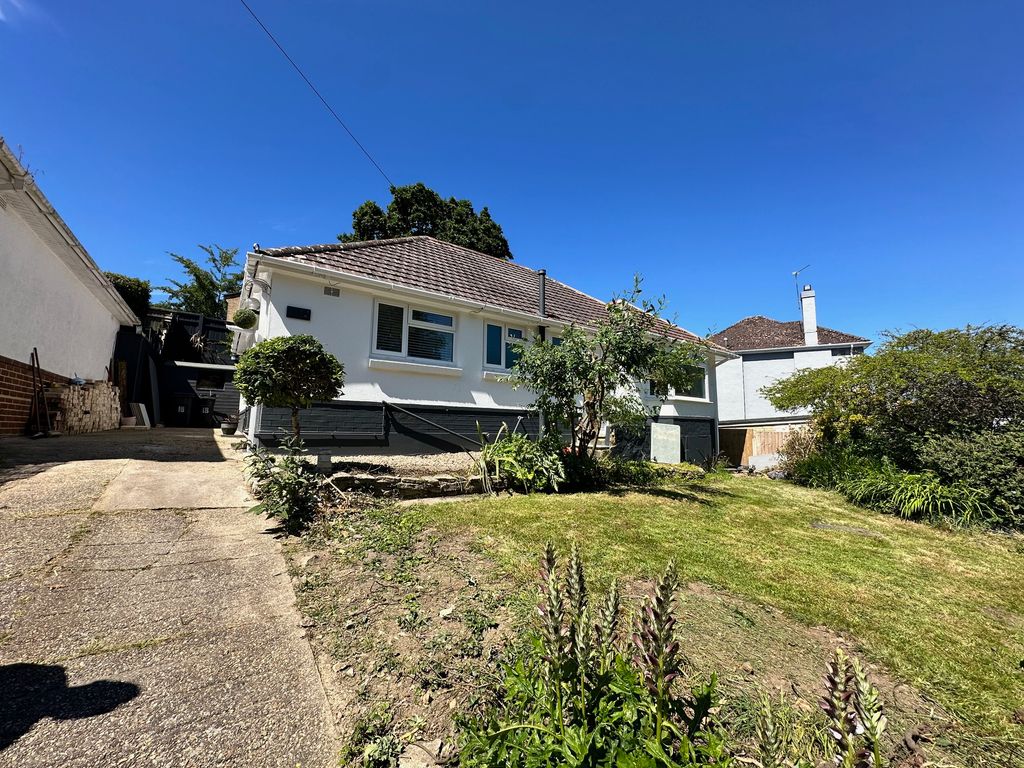Property photo 2 of 18 Image