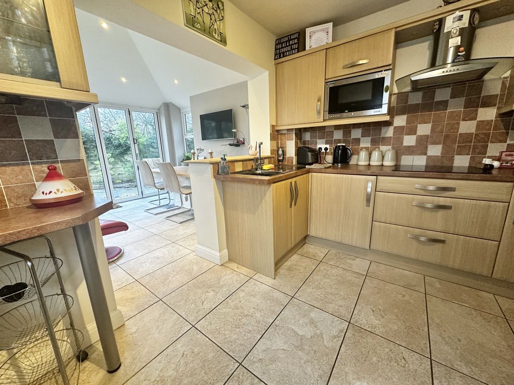 Property photo 3 of 27