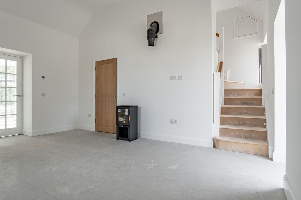Property photo 3 of 24