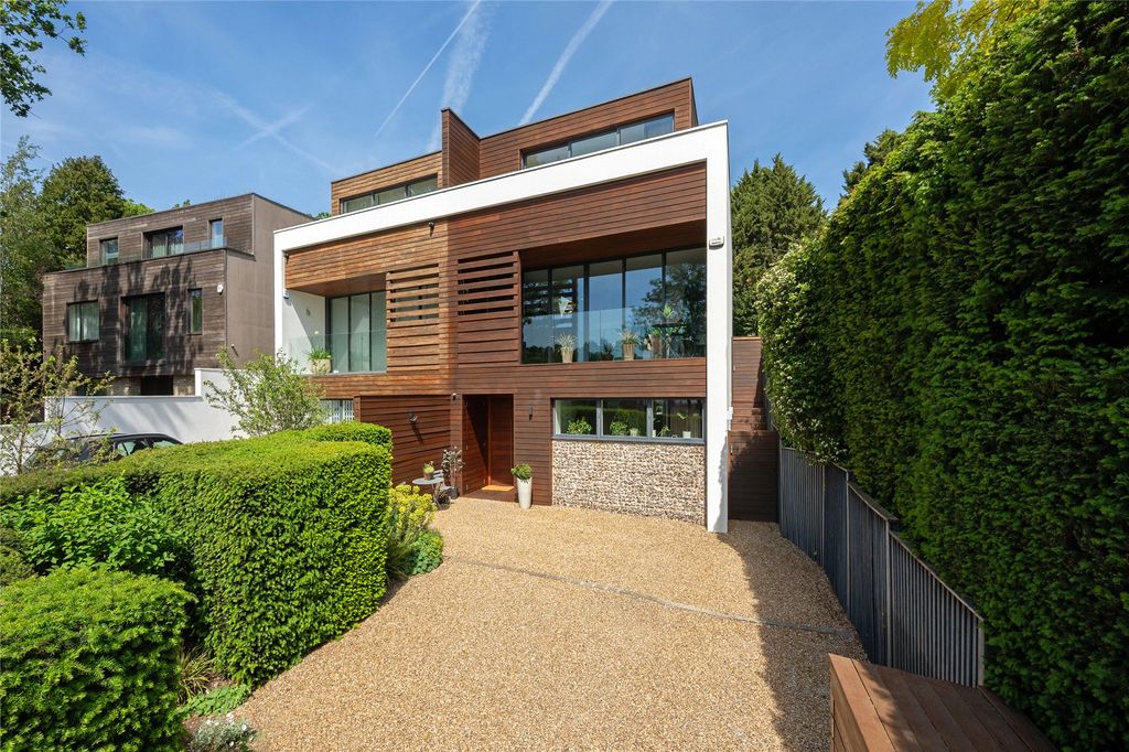 Property photo 1 of 57 Picture No. 17