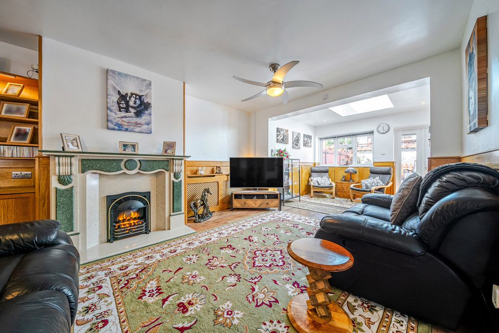 Property photo 2 of 28 1450461-11-69E8B5...