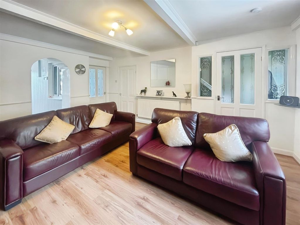 Property photo 2 of 18 Lounge