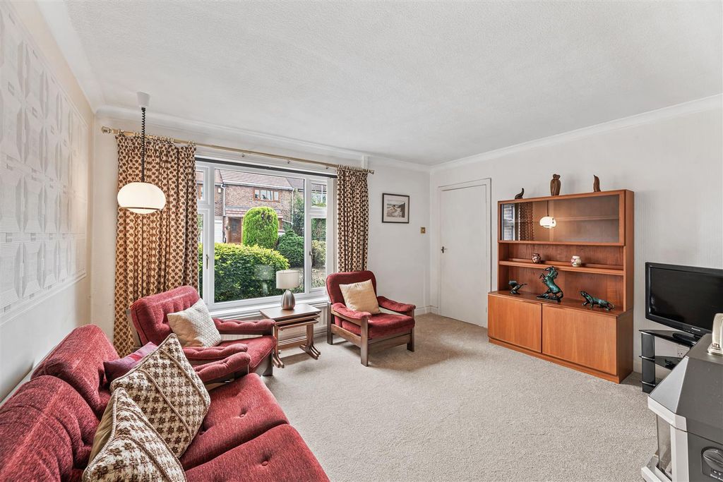 Property photo 2 of 17 Lounge