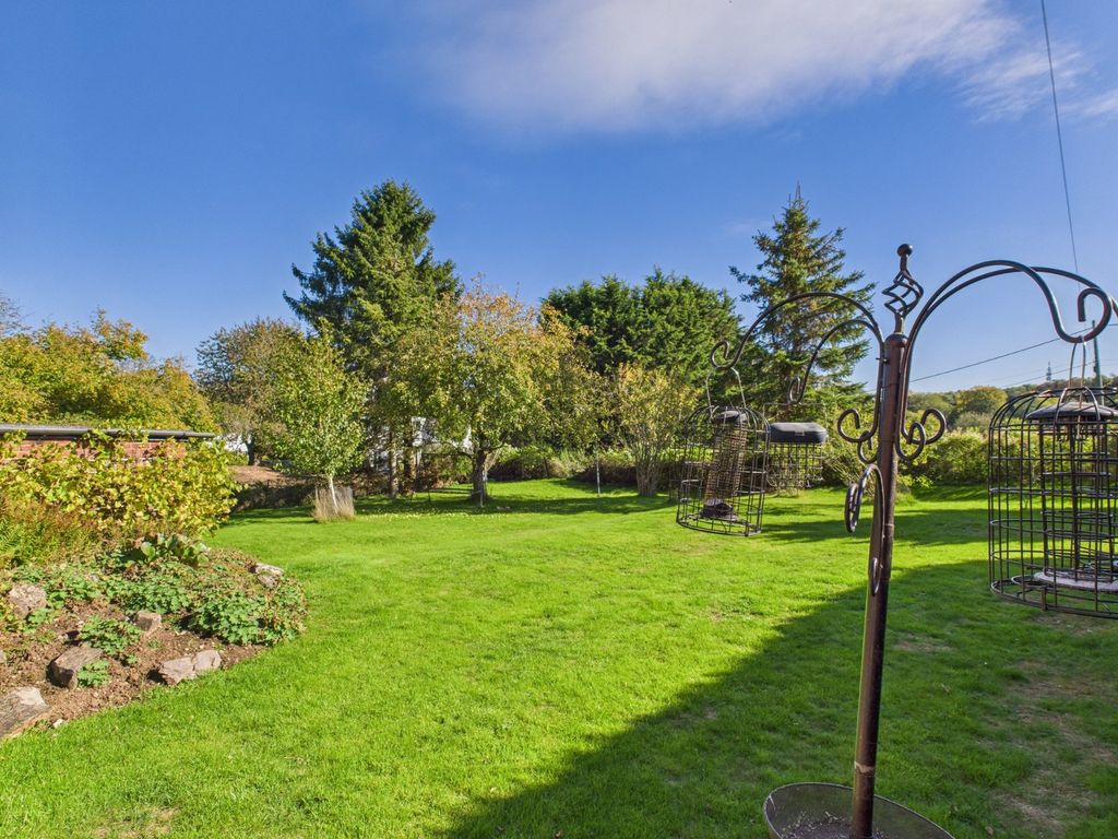 Property photo 2 of 18 Garden