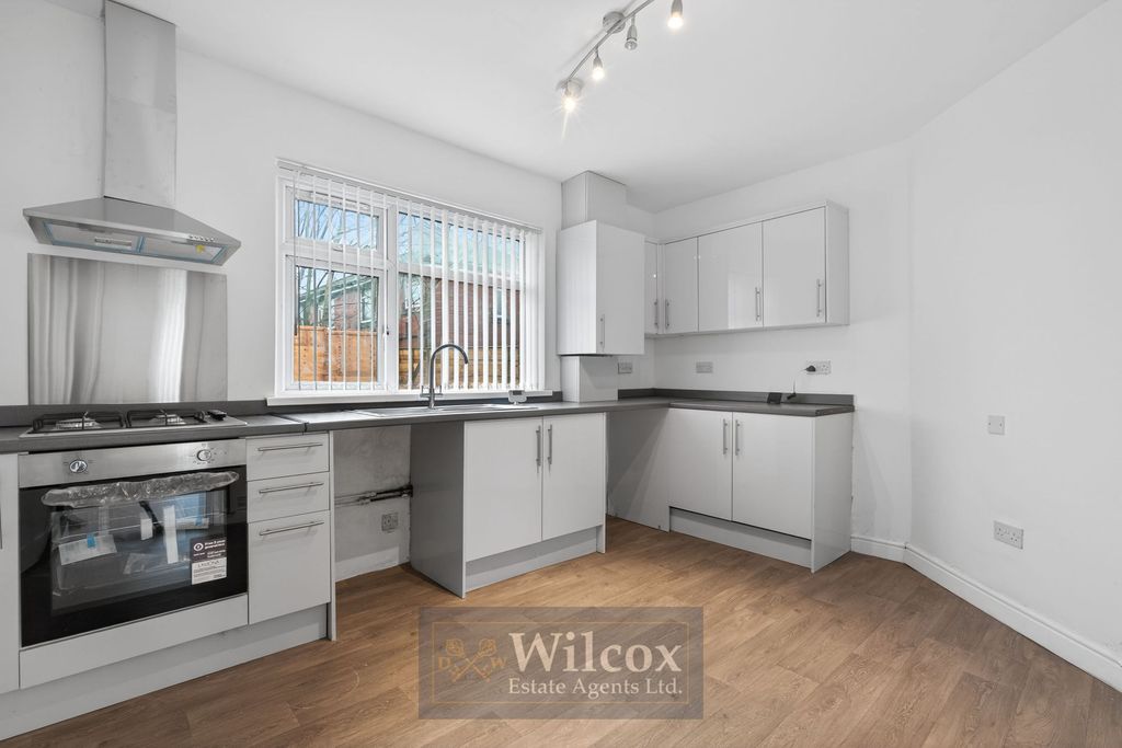 Property photo 3 of 23