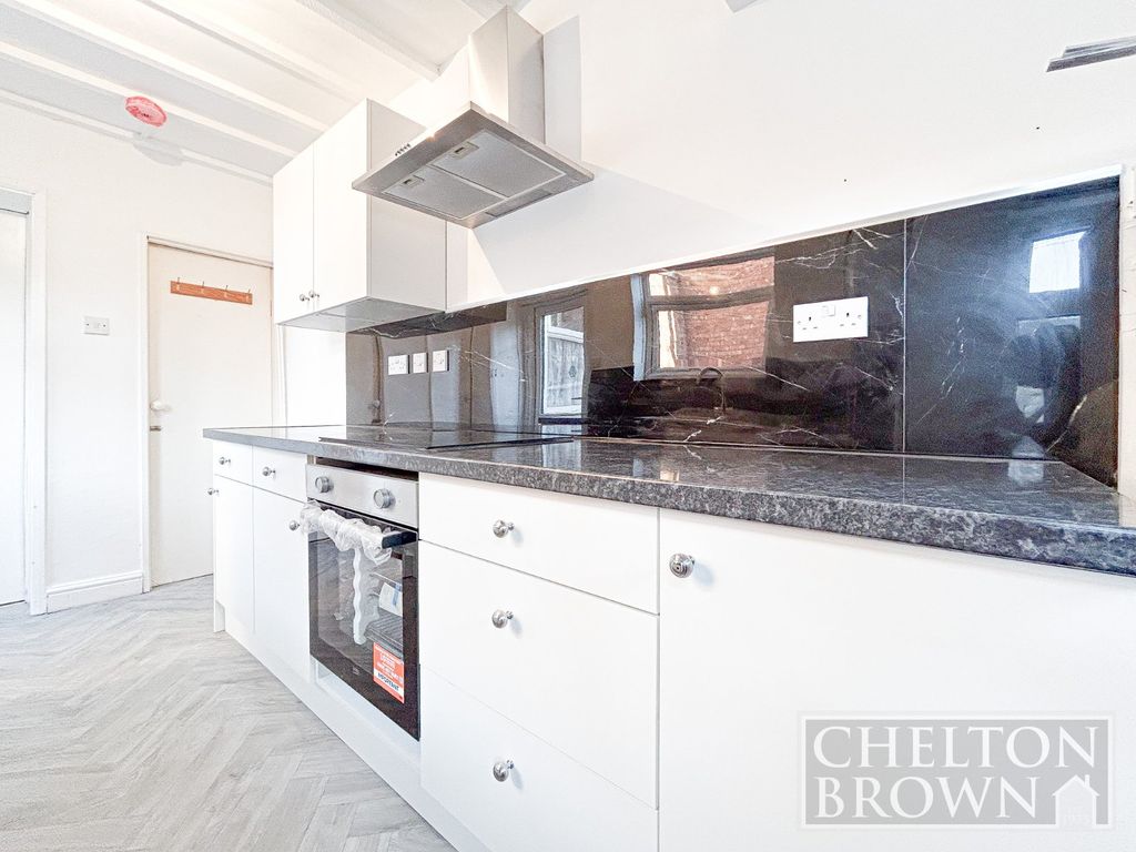 Property photo 3 of 35 Kitchen