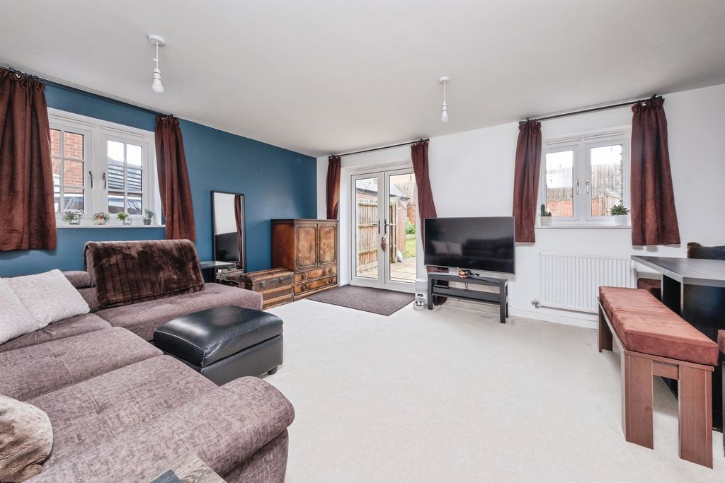 Property photo 2 of 19