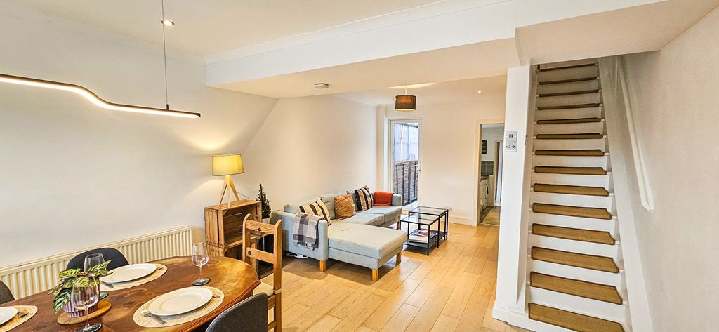 Property photo 3 of 23