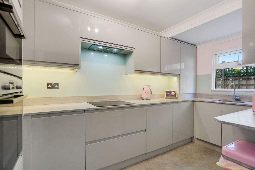 Property photo 3 of 30