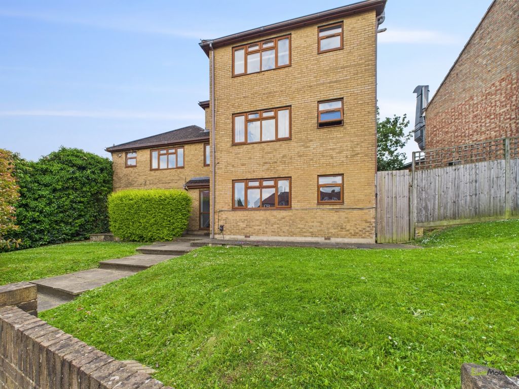 Property photo 1 of 8 Cam03779G0-Pr0239-Still008