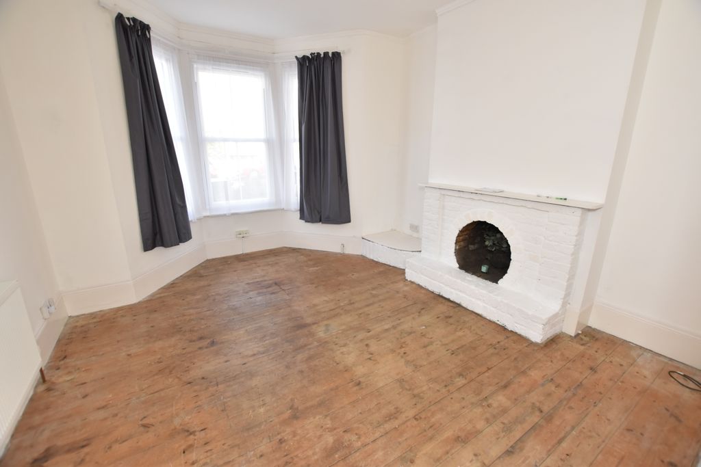 Property photo 2 of 8