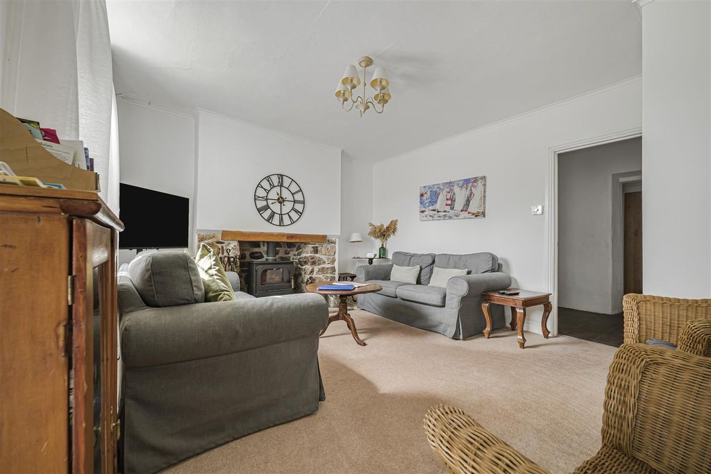 Property photo 2 of 25 Lounge