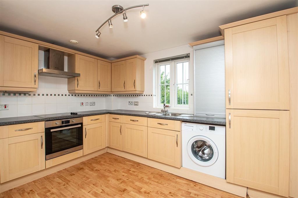 Property photo 1 of 8 14Harlow_4.Jpg