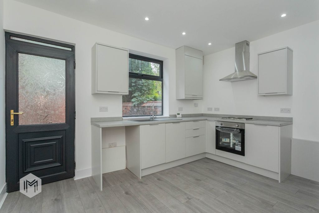 Property photo 2 of 23 Picture No. 12