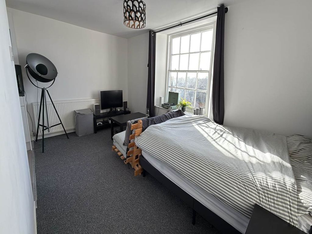 Property photo 2 of 8 Studio/Bedroom