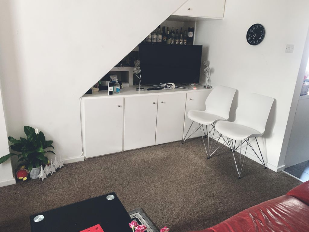 Property photo 2 of 16 Living Room