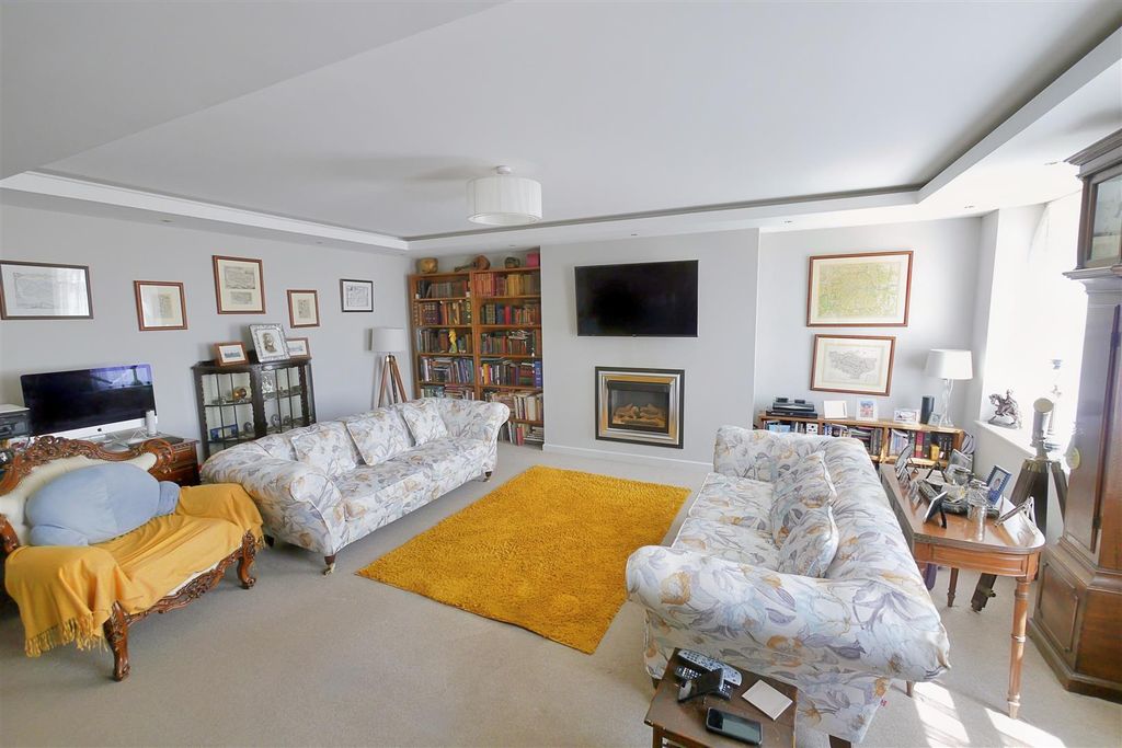Property photo 2 of 14 Open Plan Living