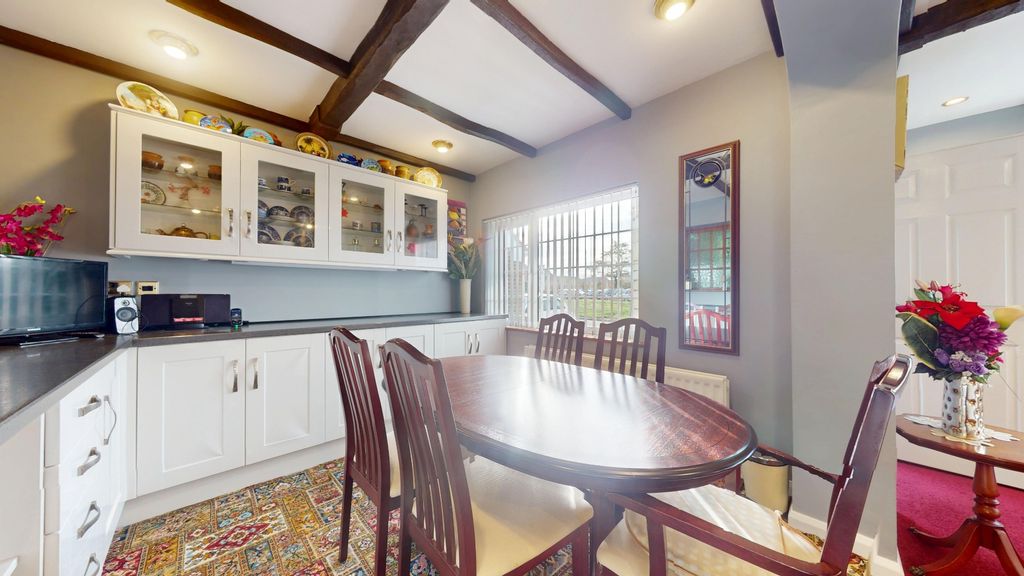 Property photo 3 of 33 4570469