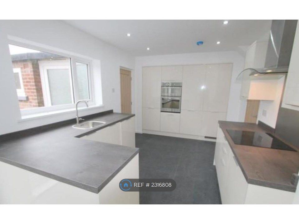 Property photo 2 of 8 Dining Kitchen