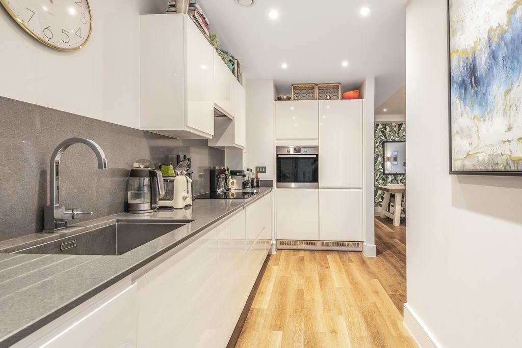 Property photo 2 of 6 405984 (3) c