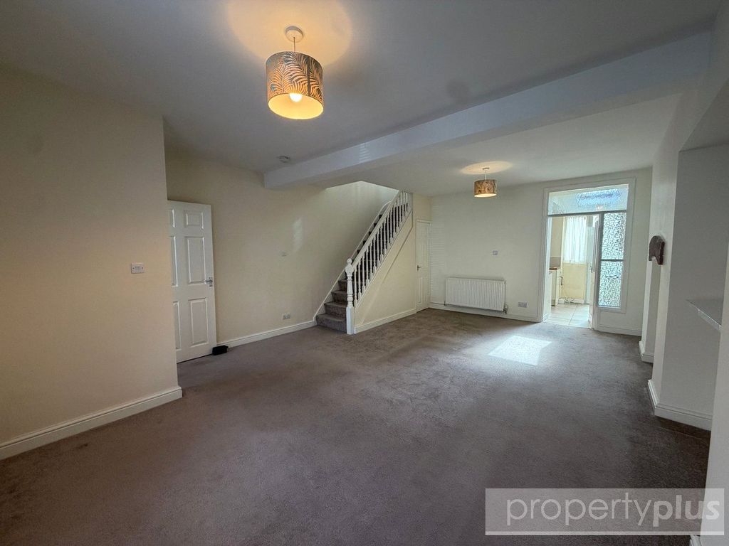 Property photo 2 of 12 Picture No. 16