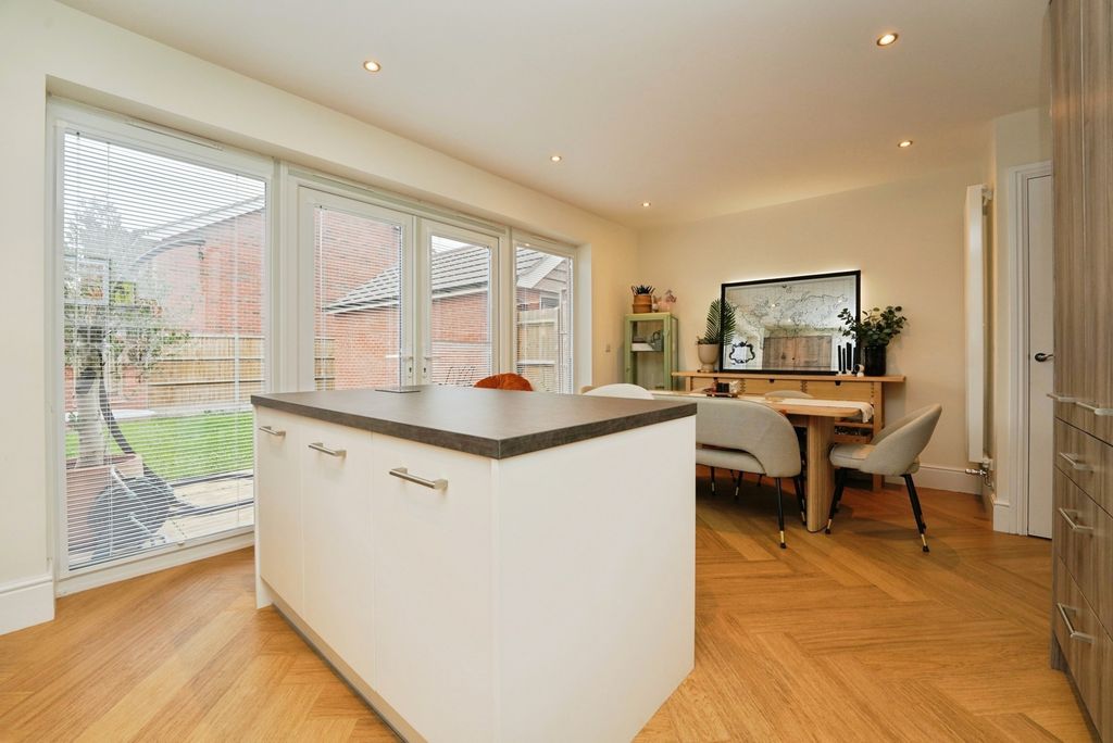 Property photo 3 of 17 Kitchen Diner