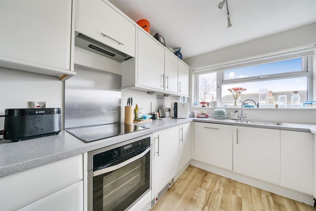 Property photo 3 of 13 1406041-9-6998362837E83.Jpg